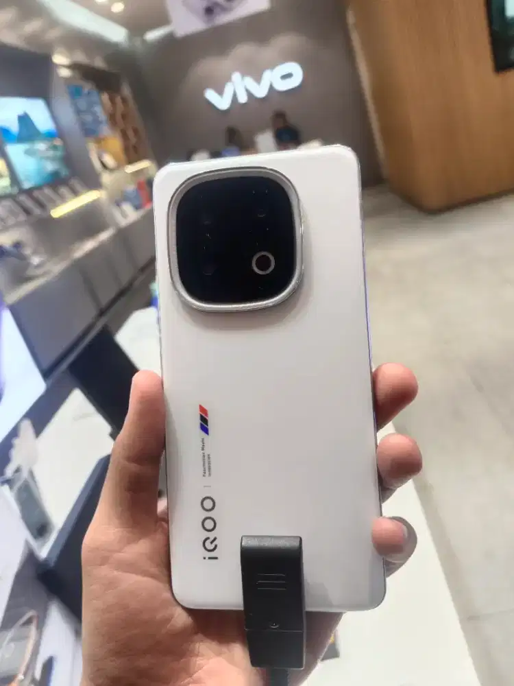 IQOO 13 RAM 16+16GB Internal 512GB