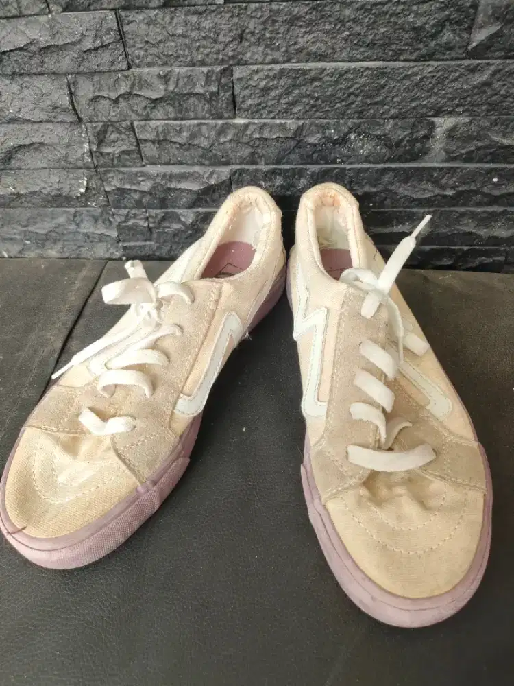 sepatu sneaker branded