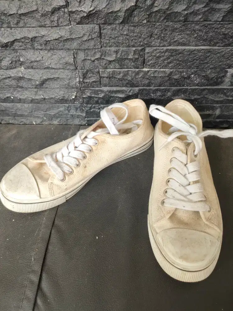 sepatu sneaker branded