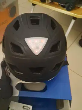 Helm sepeda merk ABUS