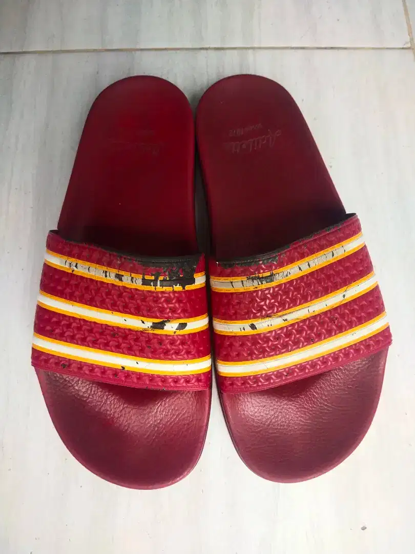 Sendal Adidas Italia merah