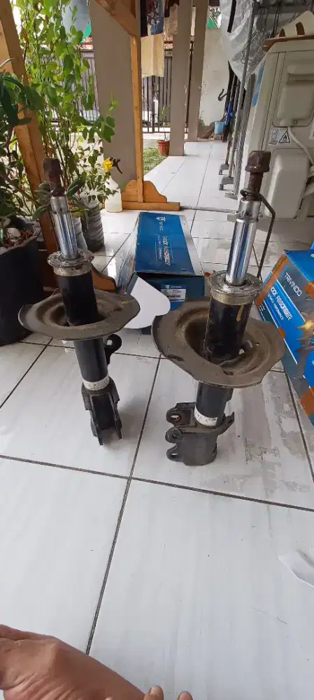 Shockbreaker Xenia Avanza 2013 depan Ori