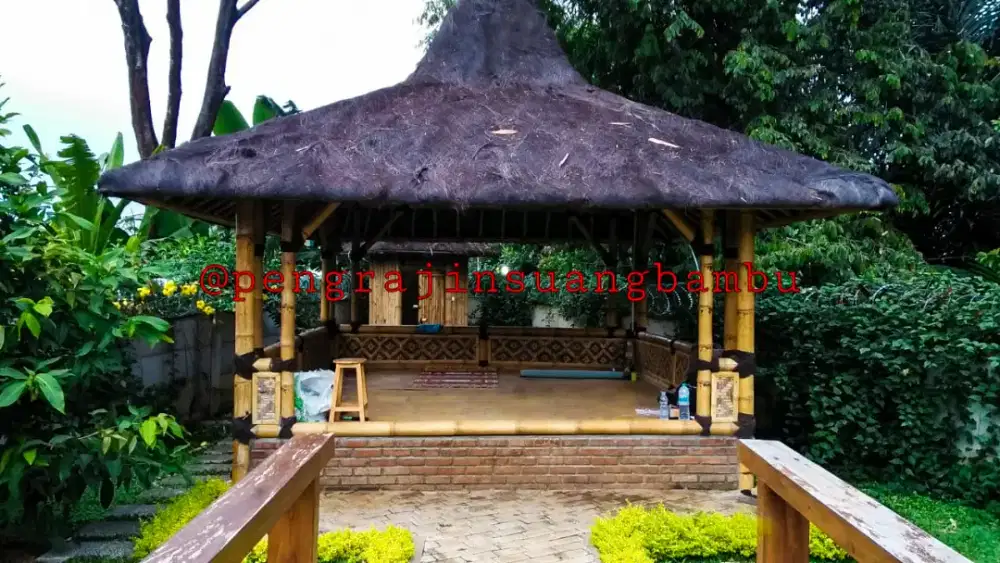 Gazebo Bambu Besar