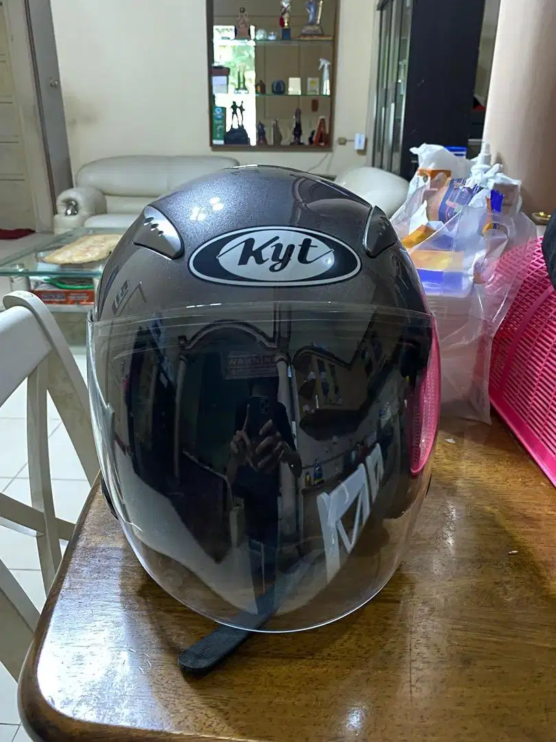 Jual helm KYT mulus