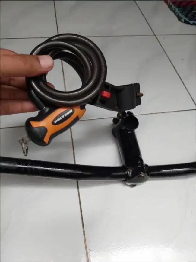 Handlebar Gembok Polygon