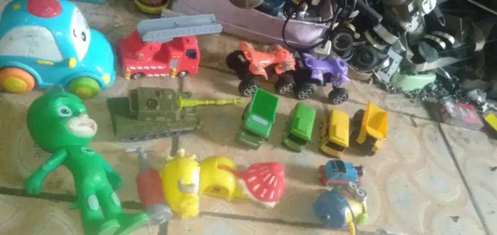 Se paket mainan ank2 kond spt baru hrg murah sj cpt dpt yah se lg ada