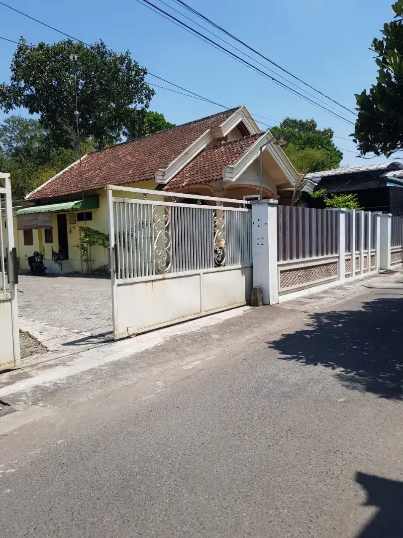 JUAL RUMAH KLASIK DEKAT KANTOR KELURAHAN BENDO KOTA BLITAR