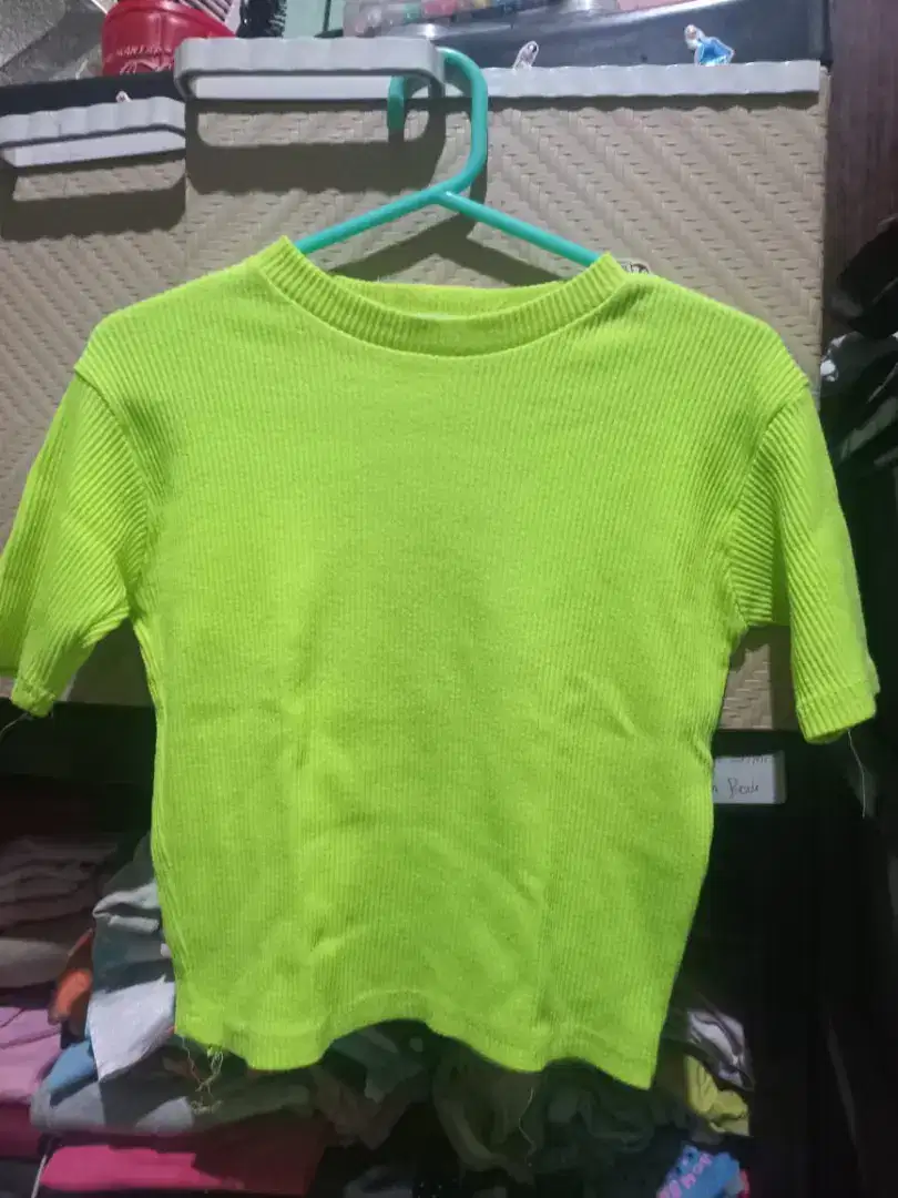 Thrifting baju baju crop size s-m