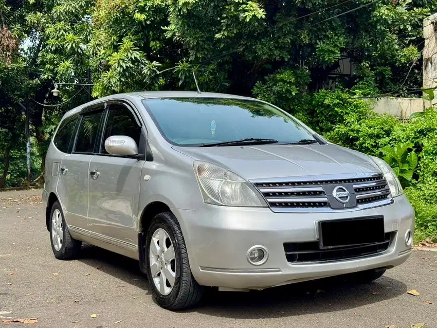 Nissan Grand Livina 1.5 Ultimate AT 2010