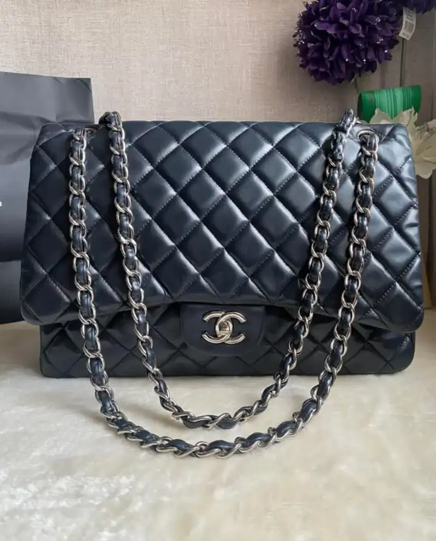 Chanel Classic Jumbo Maxi single Flap