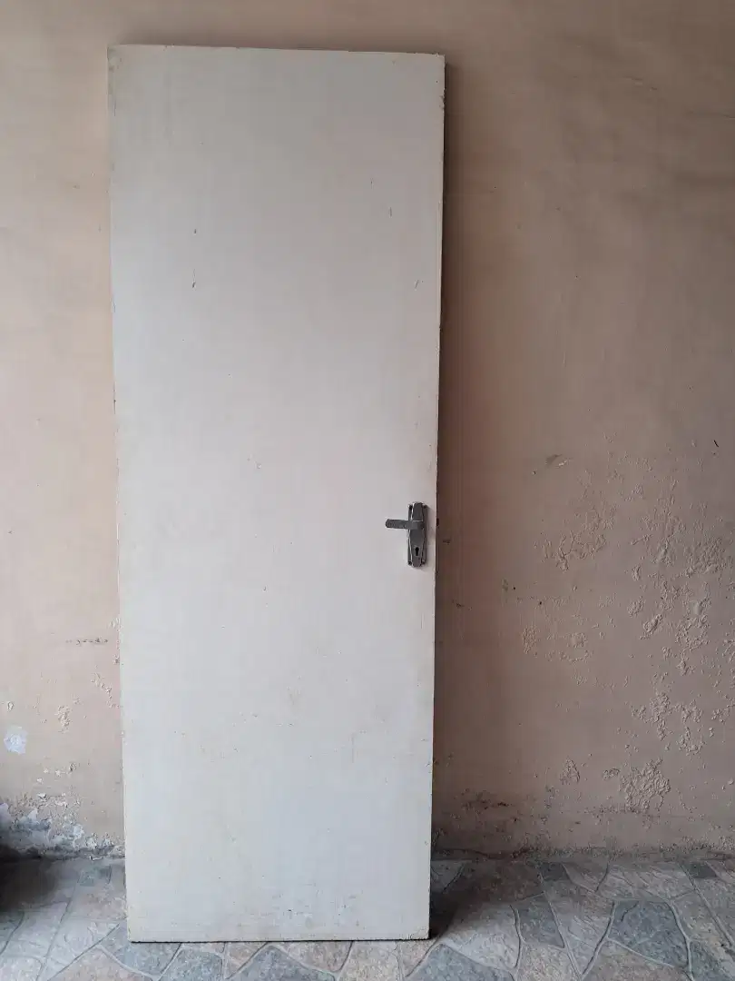 Pintu rumah kondisi 99%