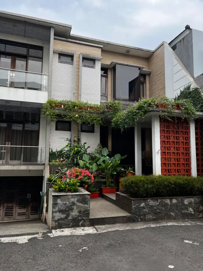 SEWA: Rumah Townhouse Cilandak Lebak Bulus