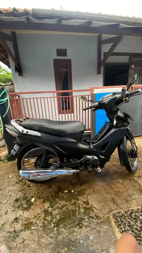 Dijual motor karisma D 2003