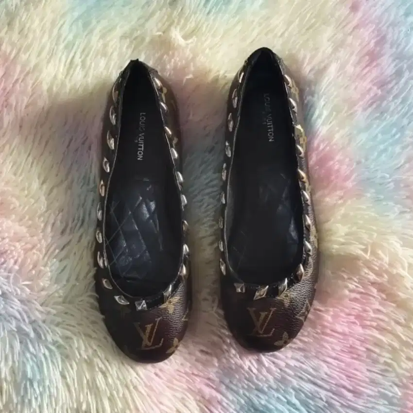 SEPATU WANITA LOUIS VUITTON