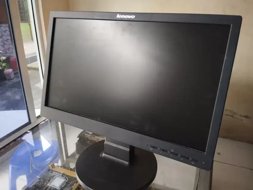 Lcd 19 inch wide built up lenovo