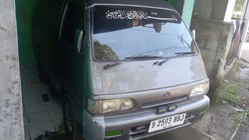 Di jual mobil pemakainya pribadi