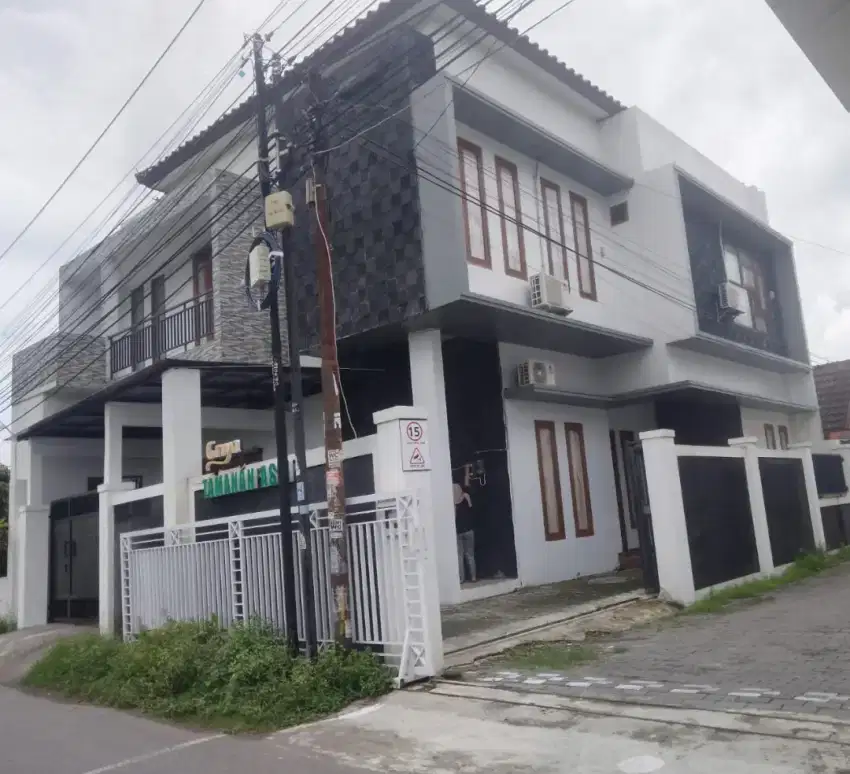 Rumah mewah full furnish dekat kampus UAD