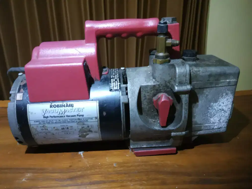 Vaccum Pump Robinair