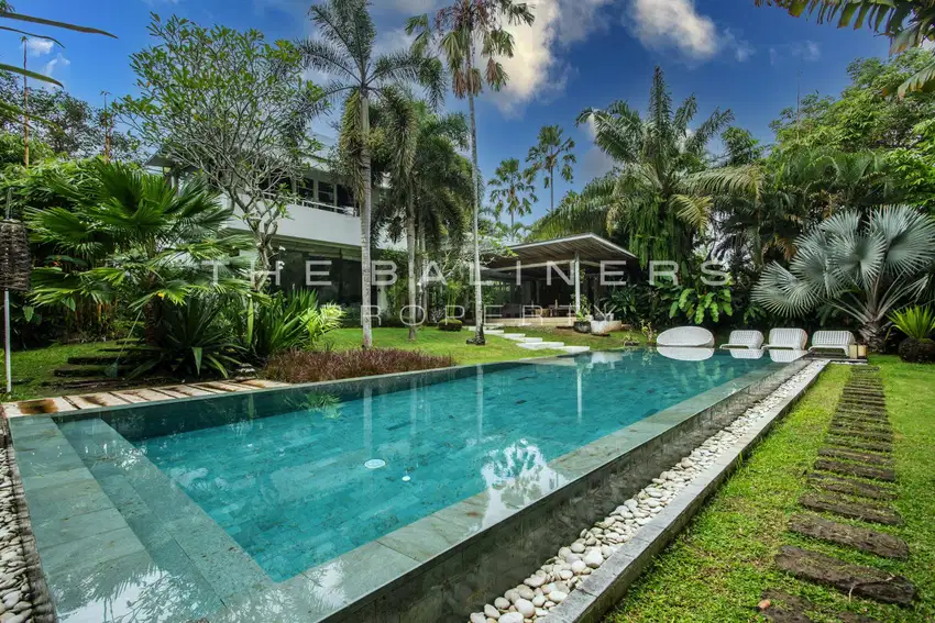 EXQUISITE FREEHOLD VILLA 2 MINS DRIVE TO KEDUNGU BEACH