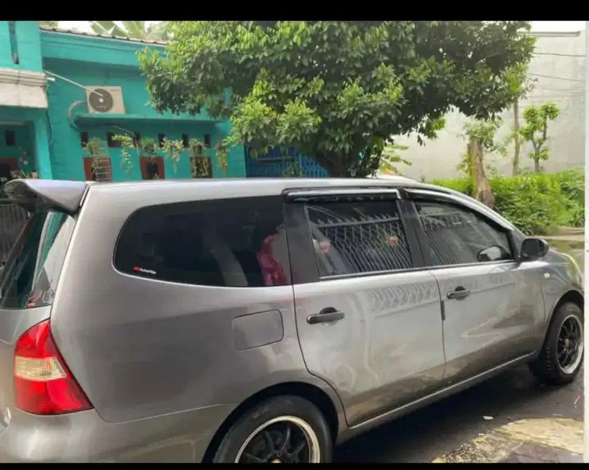 2012 nissan grand livina sv MT