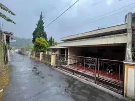 Dijual Villa Tawangmangu solo strategis