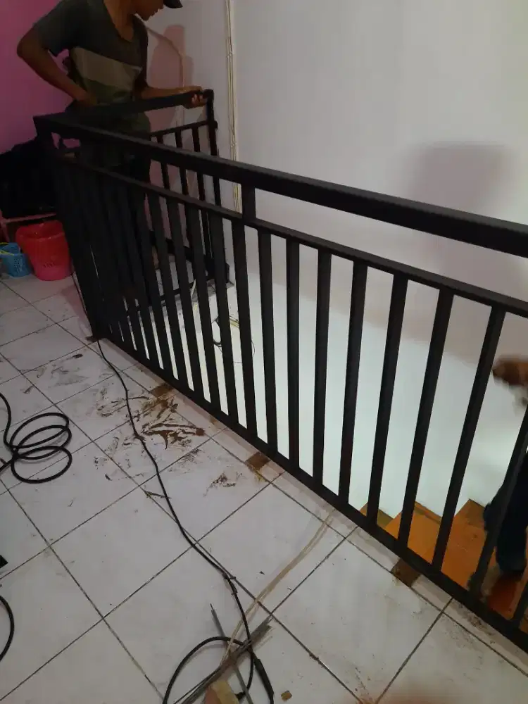 Konstruksi reling tangga dan balkon