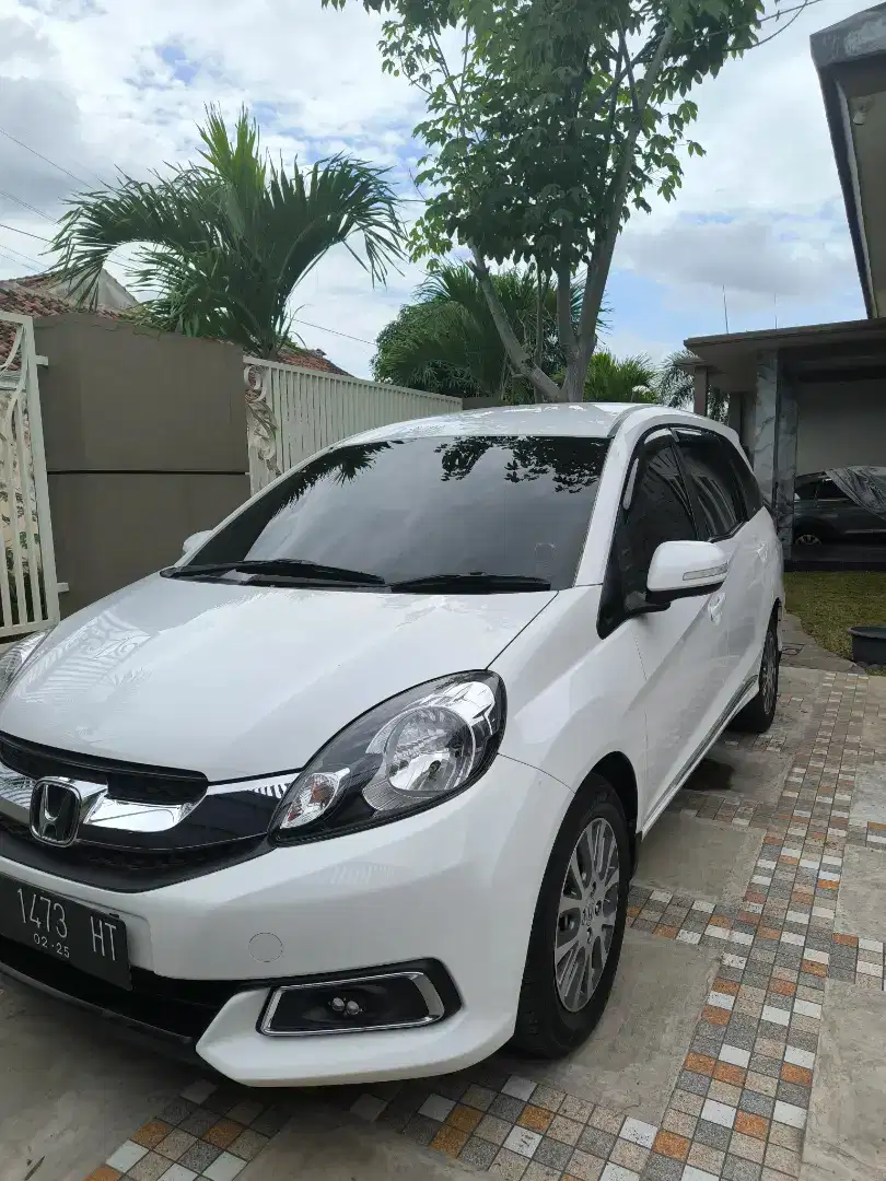 Mobilio prestige Cvt tahun 2014 pemakaian 2015