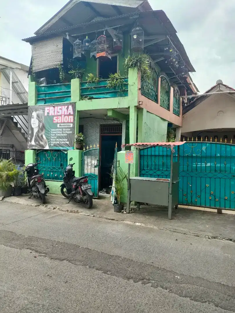 Jual Rumah berikut kontrakan dan kosan ada gerbang BS taro mobil