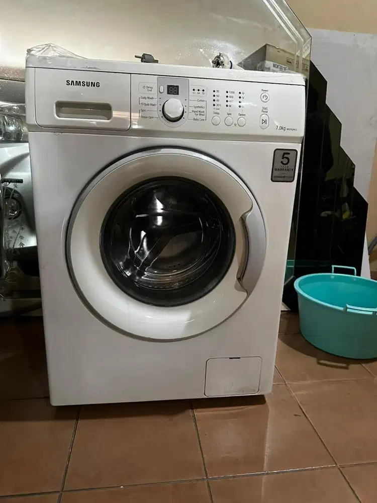 Mesin cuci Samsung WF0702NCE front loading Digital 7.0 kg