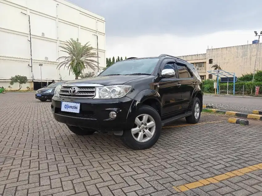 Pajak Panjang TDP 10JT Toyota Fortuner 2.7 G Luxury Bensin-AT Hitam