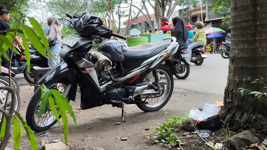 Supra x 125 pemakaian pribadi km masih 33k kondisi istimewa