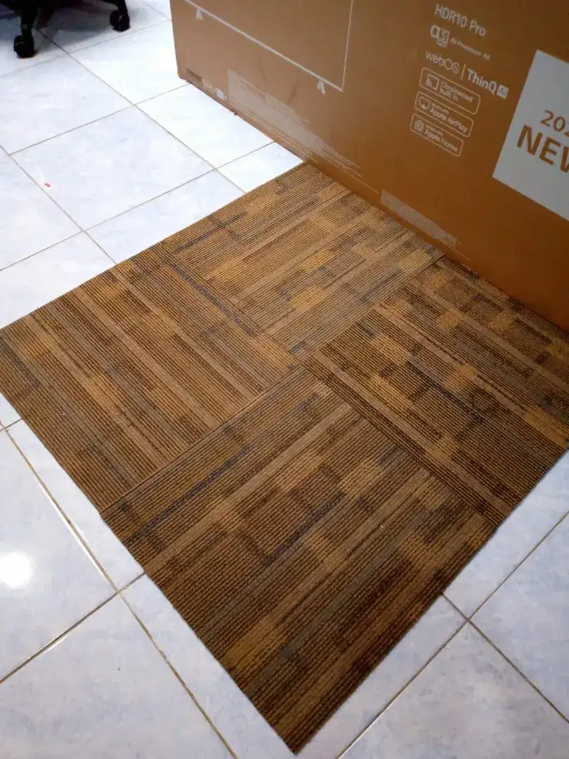 Karpet tile kantor 50x50 cm bekas