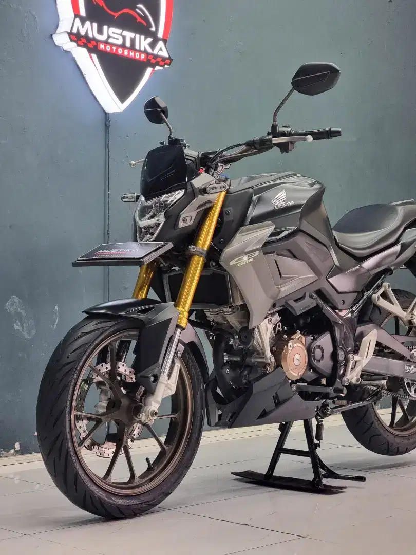 Perfect Condition!!Honda cb150r 2021 plat Jatim Warna Favorit-Mustika