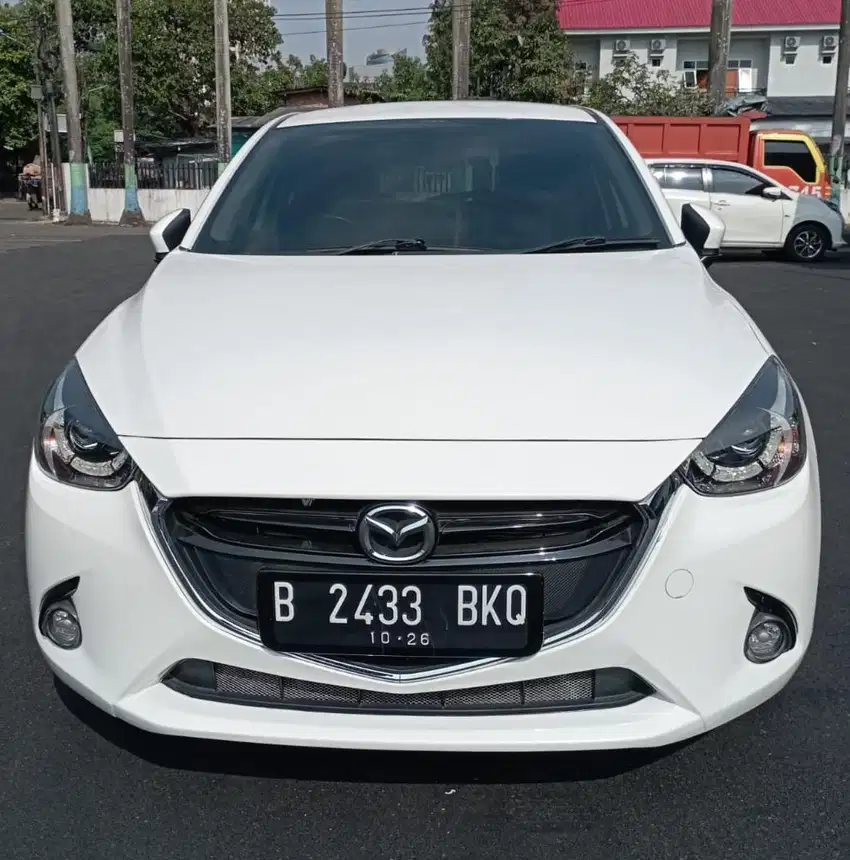 Mazda 2 R Skyactive AT New 2016 Putih Istimewa Skli Origin Sgt Trawat