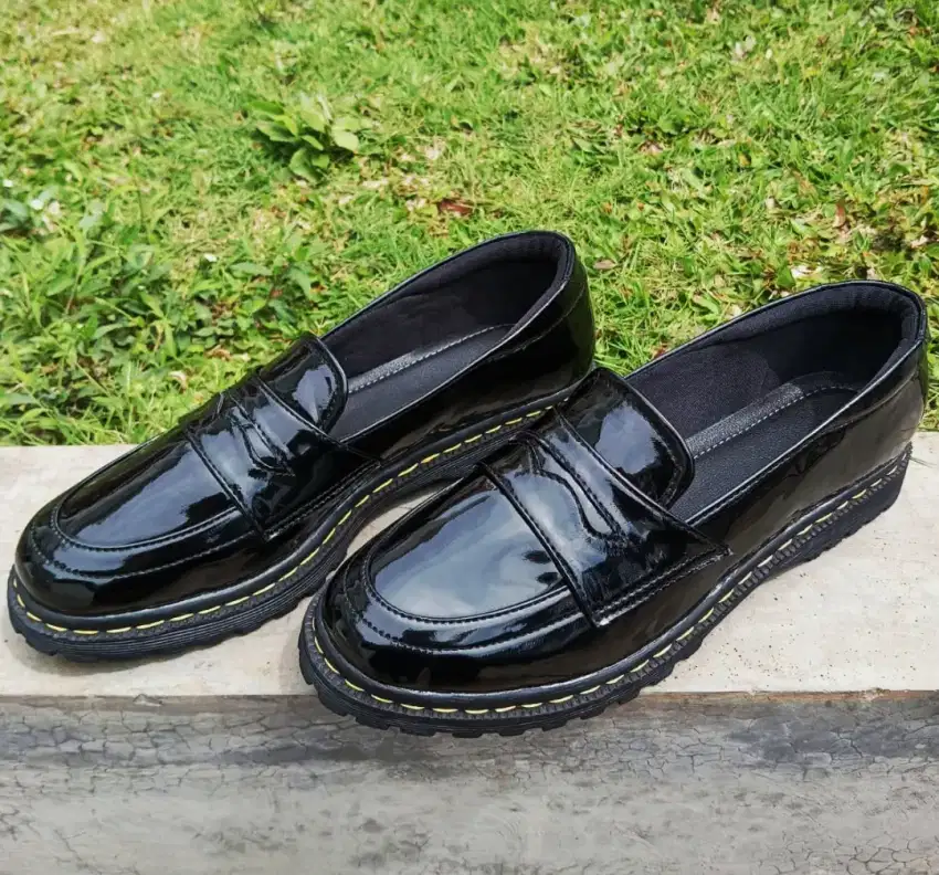 Sepatu wanita loaver hitam