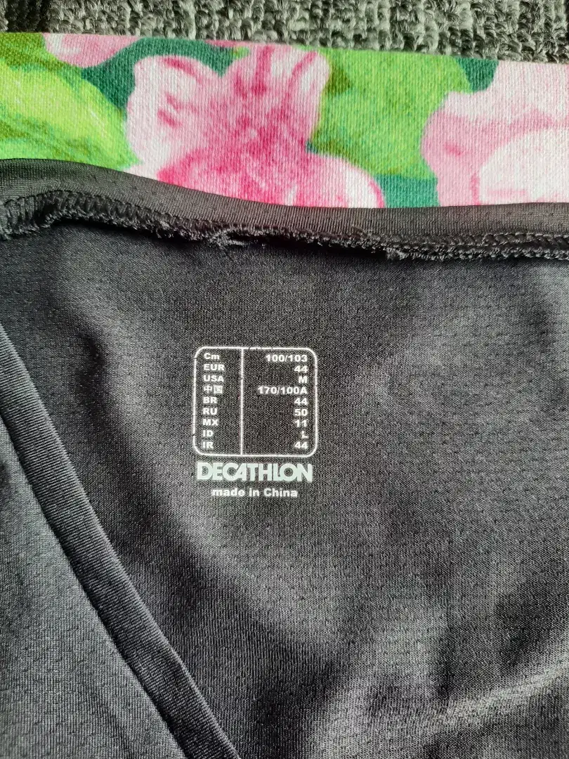 Preloved Running Tshirt Wanita Decathlon Hitam L