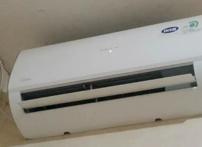 Ac midea 1/2 pk bekas