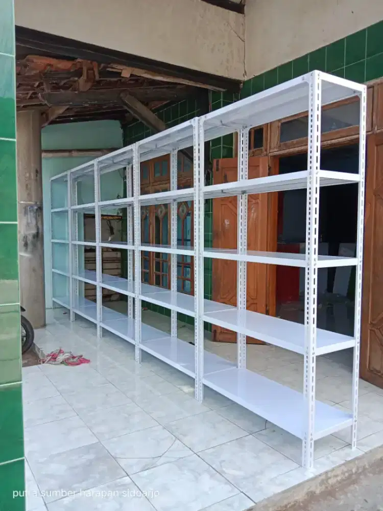 Rak besi siku lubang