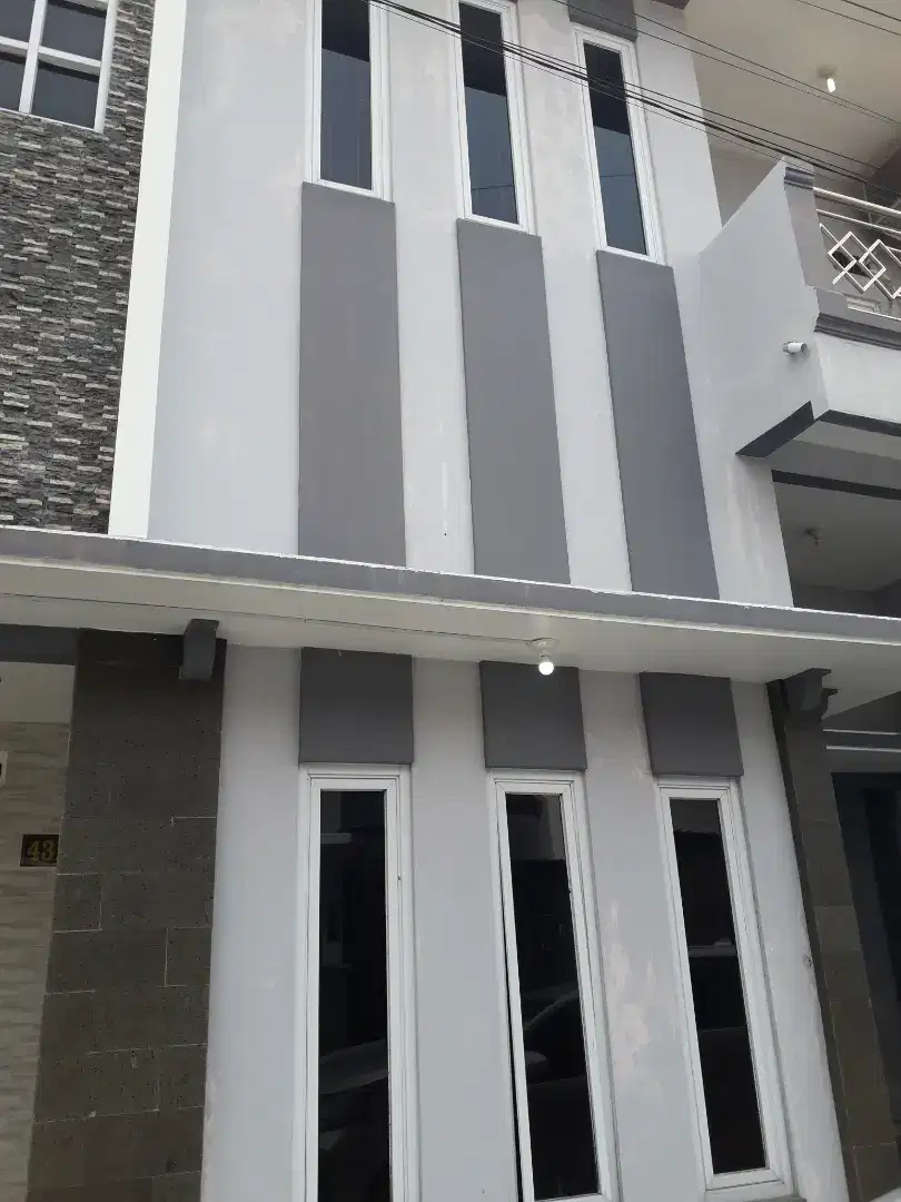 Rumah di jual cepat ,cocok juga buat kantor, bisa kpr.