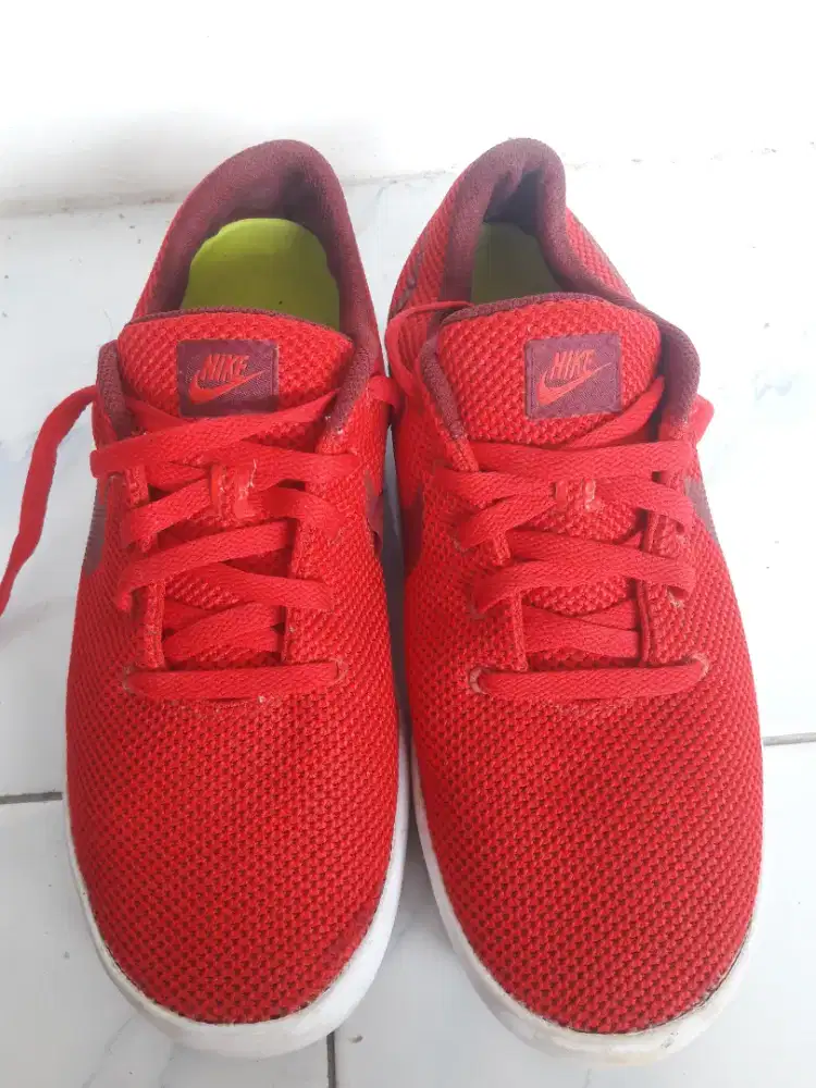 Sepatu Nike Essential size 44