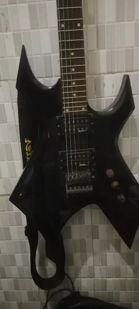 Gitar listrik siap pakai