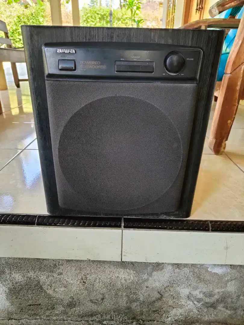 Subwoofer aktif 10 inchi