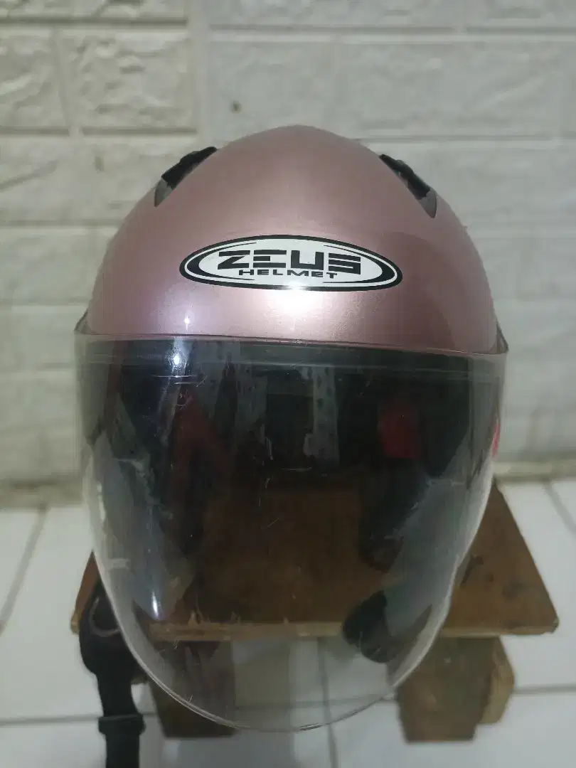 Helm Zeus Pink Bekas