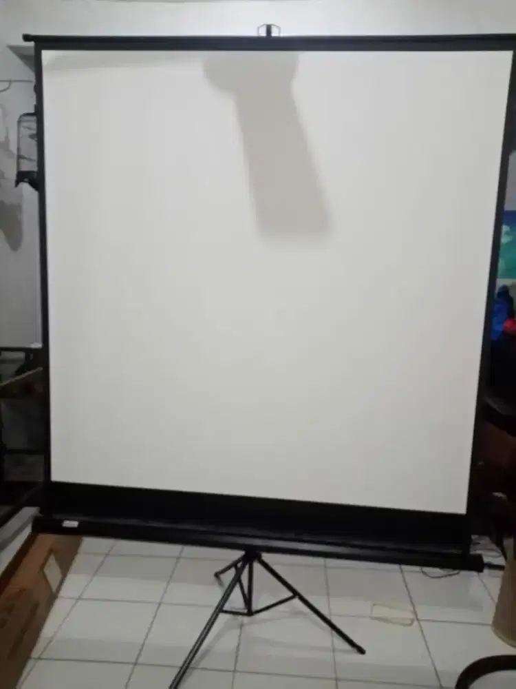 Screen Projector Bekas Seperti Baru