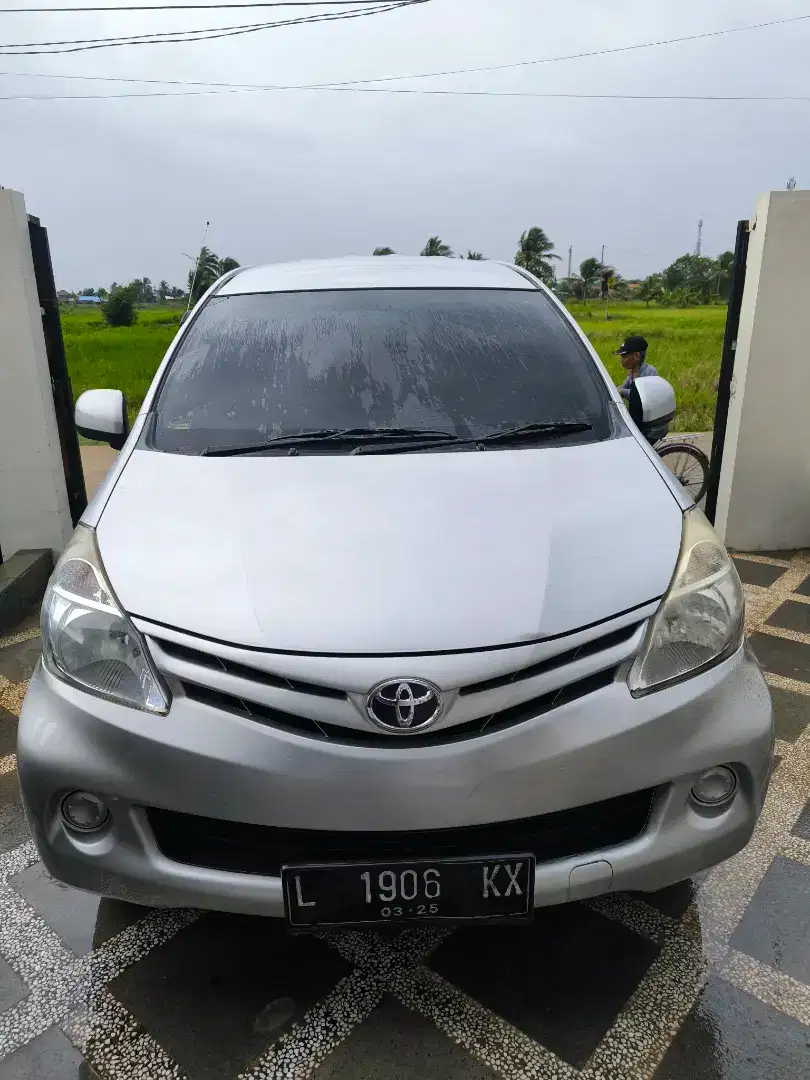 TOYOTA NEW AVANZA 1.3 A/T 2015 WARNA SILVER