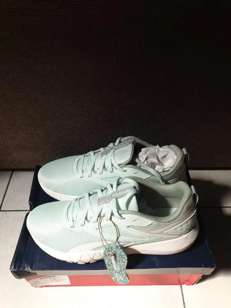 SEPATU PEREMPUAN/WANITA BARU BAGUS JUAL MURAH