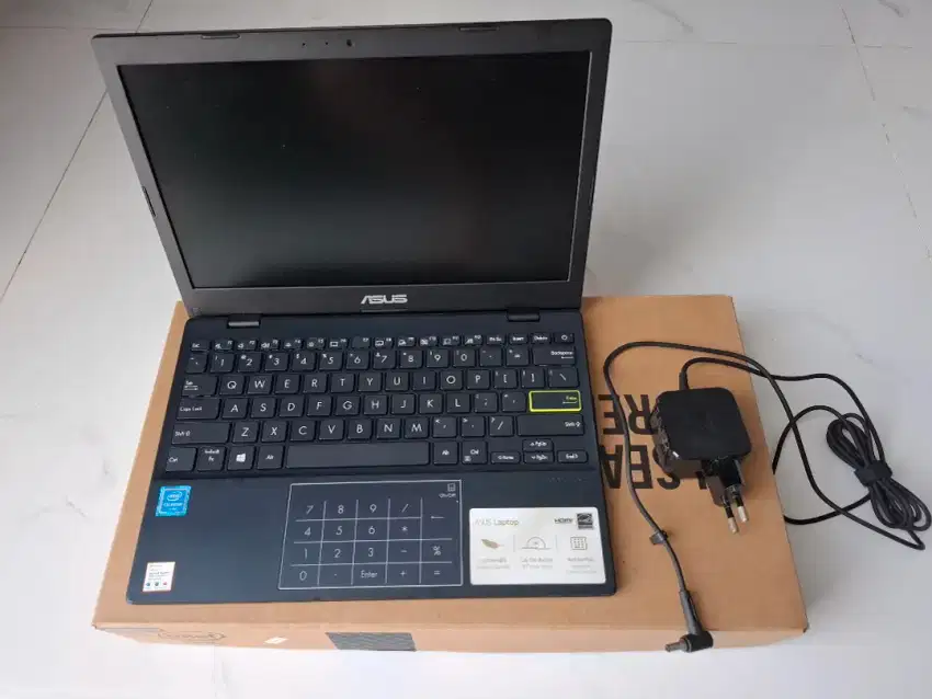 DiJual Laptop Asus E210MA