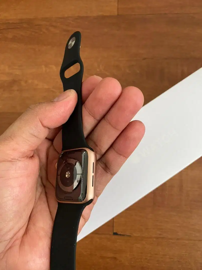 Apple Watch Series 4 40mm Gold SEMUA NORMAL Fullset Murah BJM