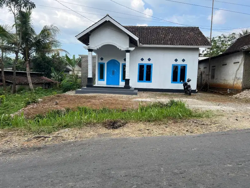 Dijual rumah tepi jalan raya dikerjo,karanganyar