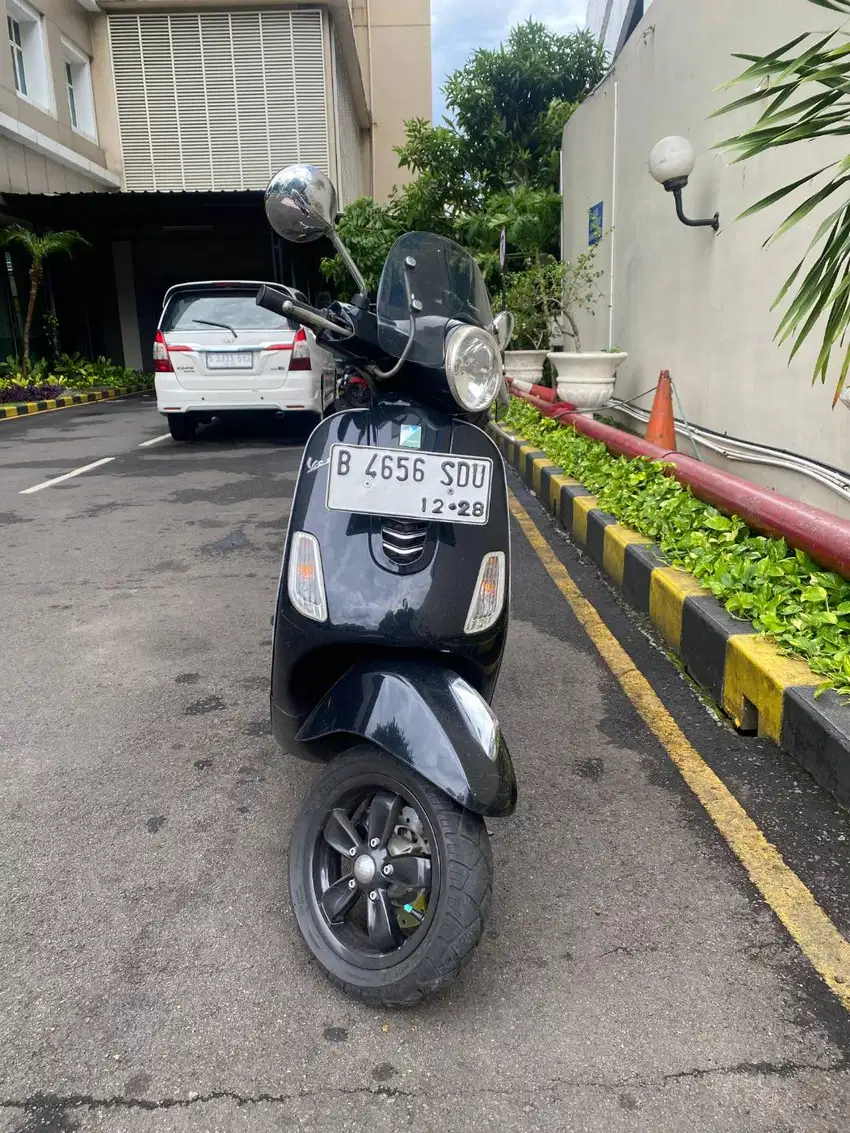 Piaggio Vespa LX 123 I-get 2017 Hitam